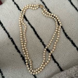 Vintage double strain pearl necklace